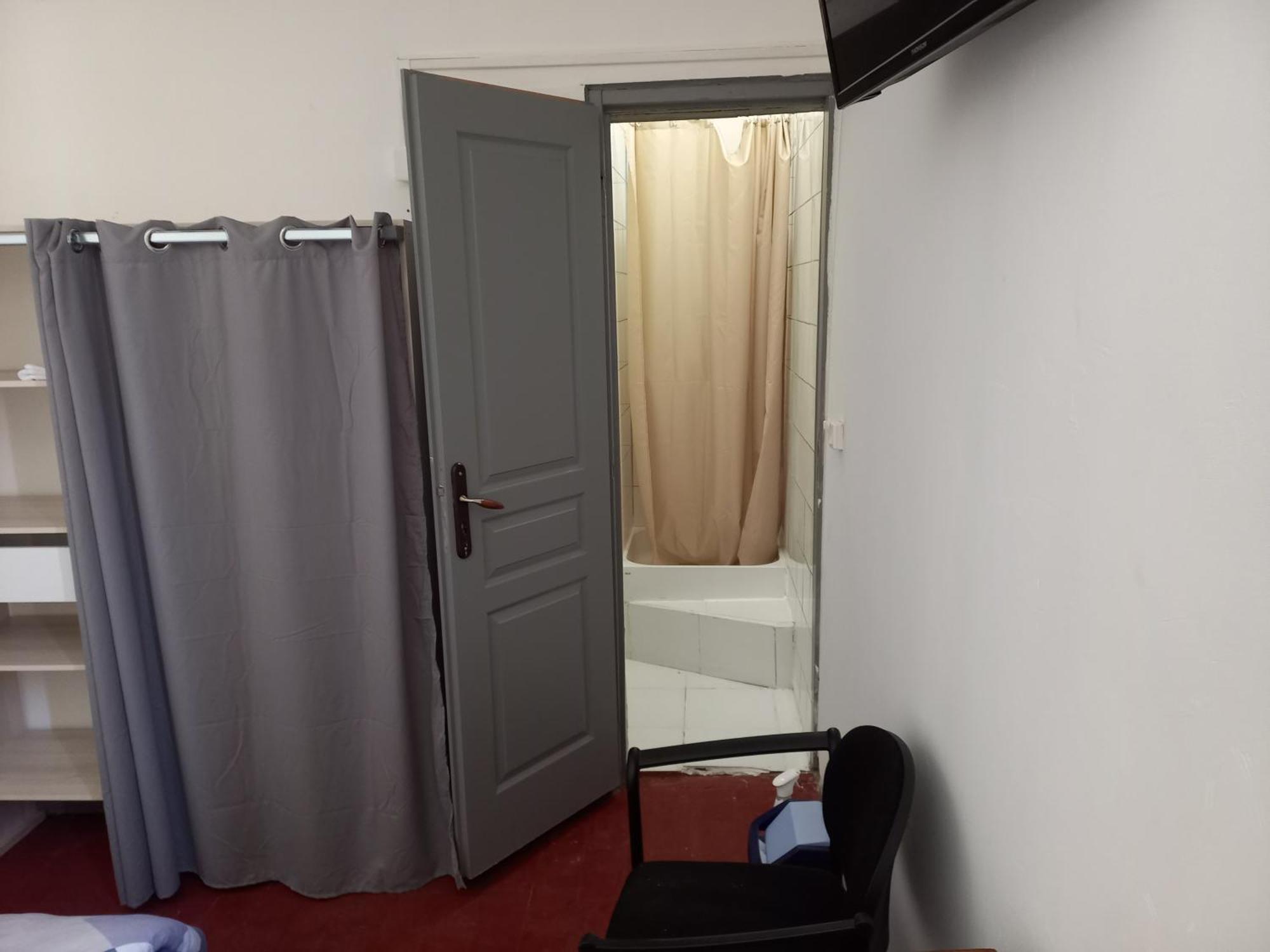 Hotel Du Cours Пертюі Екстер'єр фото