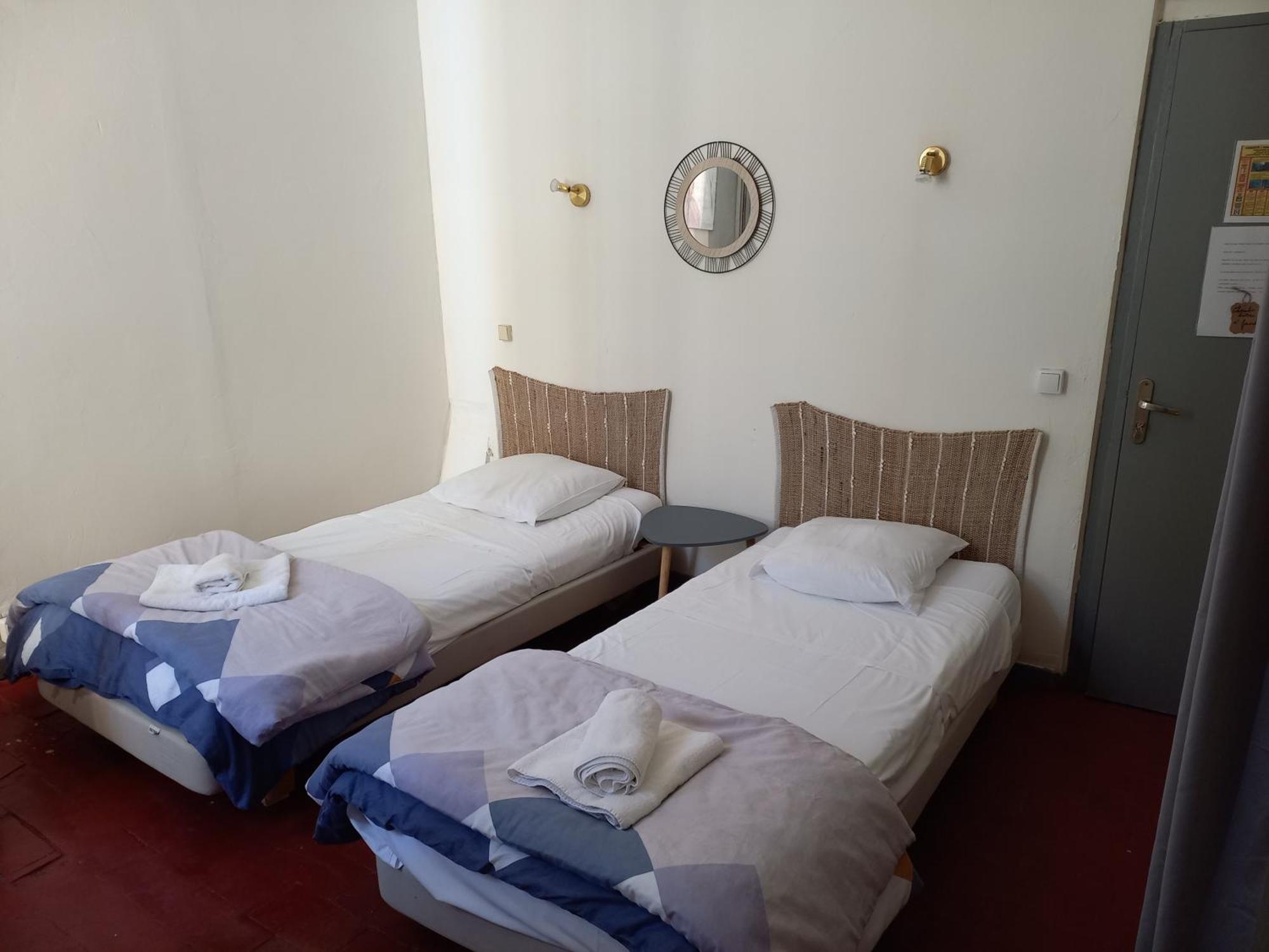 Hotel Du Cours Пертюі Екстер'єр фото